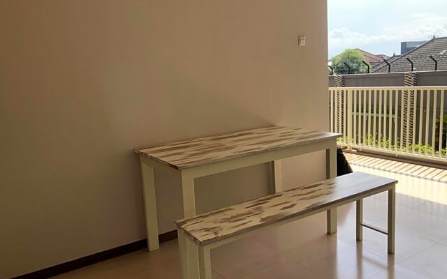 OYO Life 3093 Kost Bale Teduh