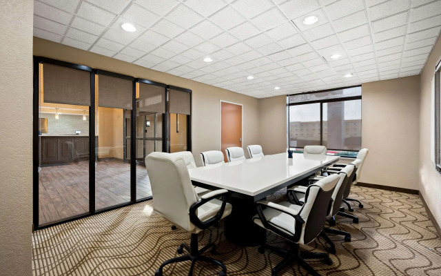 Comfort Inn & Suites Decatur - Forsyth