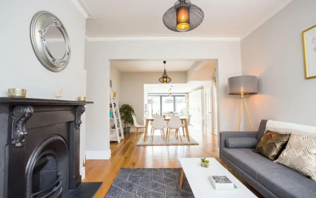 The Romsey Lofthouse - Charming & Bright 3BDR Home