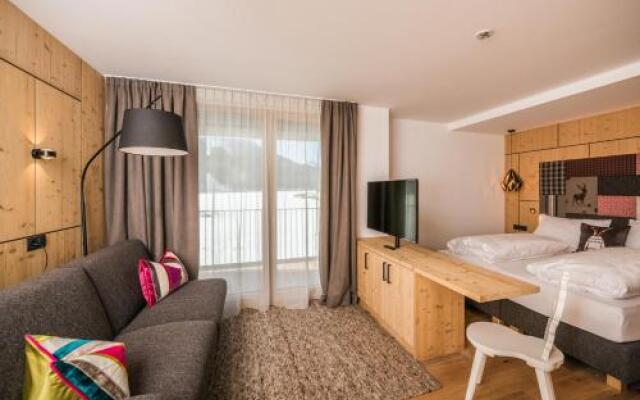 Helmhotel