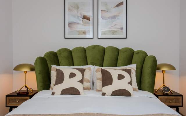 The Sparkford Gardens - Lovely 2bdr With Balcony