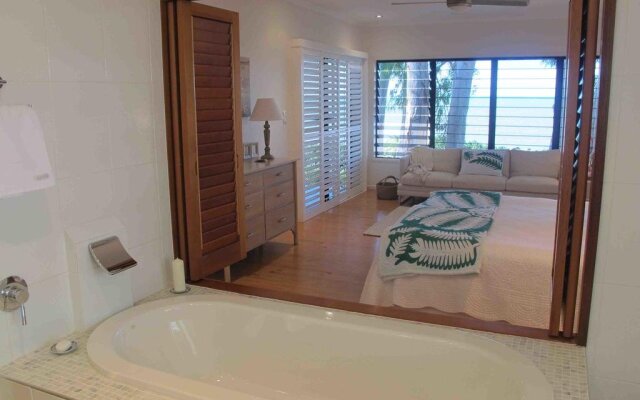 Seascape Luxury Beachfront Holiday House