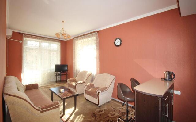 FlatsInYerevan - Apartments on Tpagrichner Street