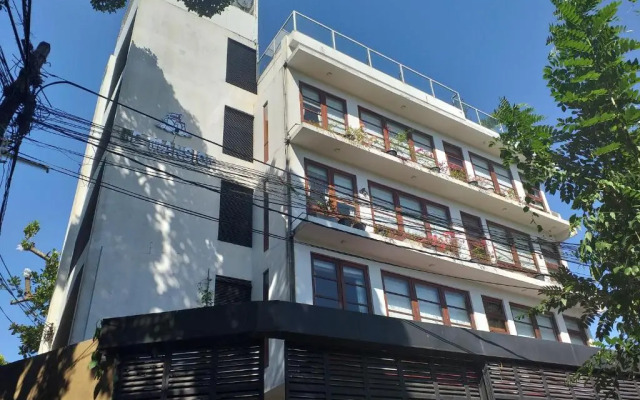 OYO 557 De Mansion