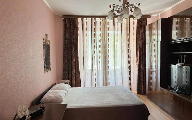 The comfort of Home on Komintern Street