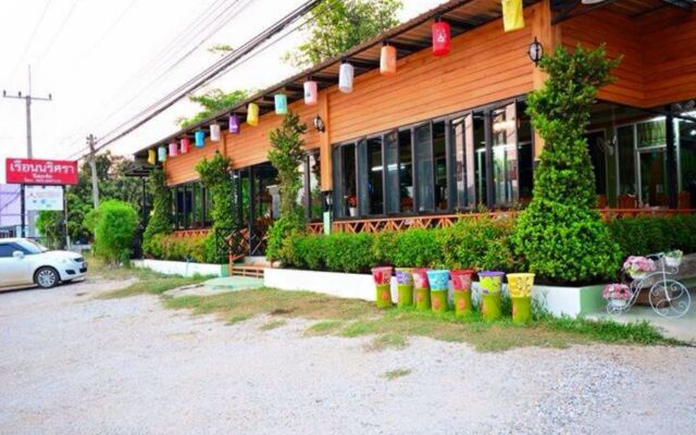 Ruen Narisra Resort