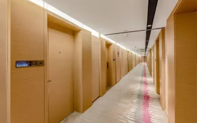 Lavande Hotel (Baoding Gaobeidian Baigou New Town Heda International Bag City)