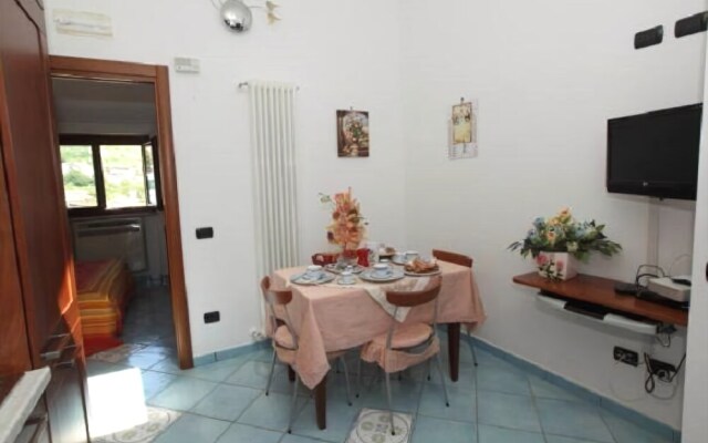 Domus Intra Montes