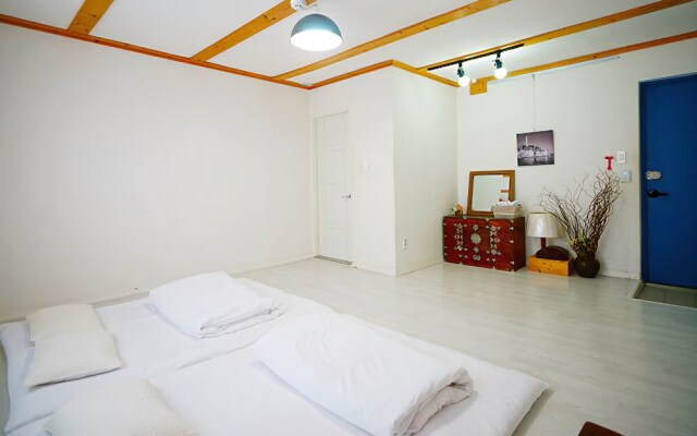 Jeonju Hyangkyo Cheotjip Pension