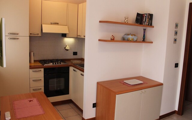Snug Holiday Home in Lazise With Heating, Near Lake Garda