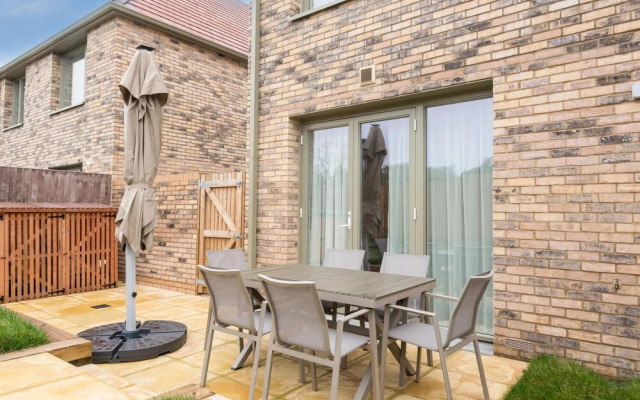 Tranquil 4-bed Oasis Modern Chic