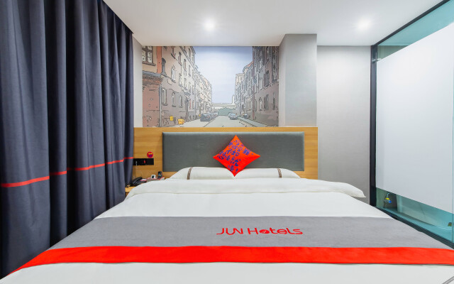 Yunyi Chain Hotel (Nanjing Qixia Yaohuamen Subway Station)