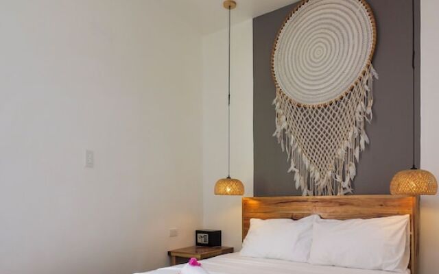Sip Sunset Hostel and Lounge