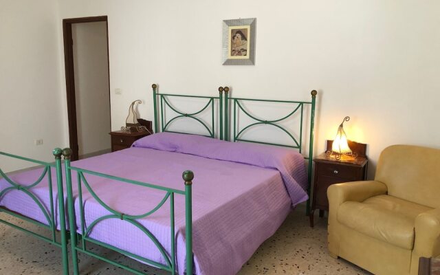 Villa a few Steps From the sea