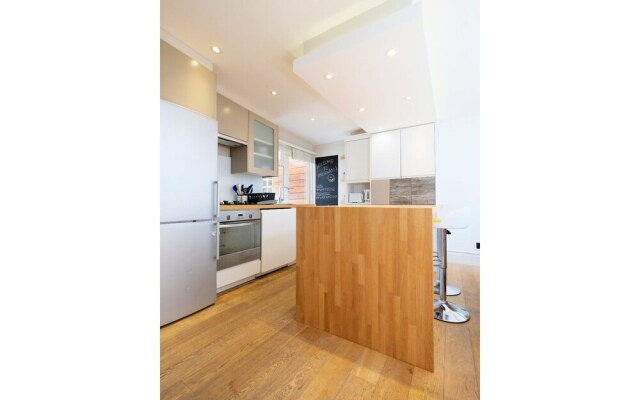 Modern, Newly Furnished Flat for 4 in Peckham