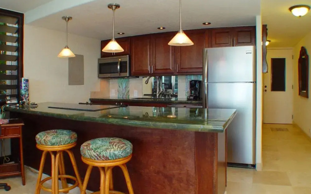 Kaleialoha #115 1 Bedroom 1 Bathroom Condo by Redawning