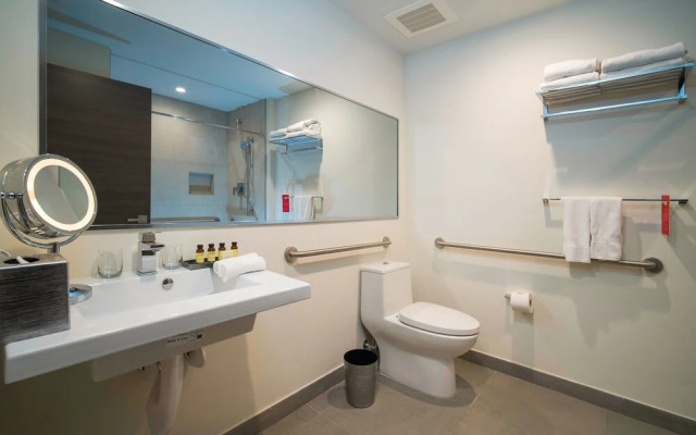 CH Deluxe Apartments  by MDR