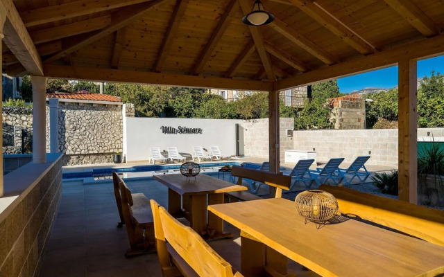 Residence & Pool Villa Schwarz Suites