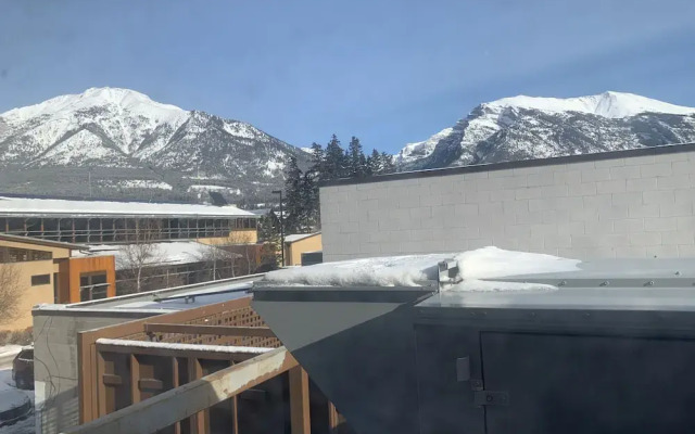 Party Hostel- Canmore Hotel Hostel