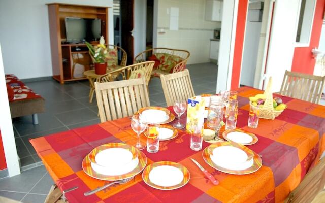 House With 2 Bedrooms in Saint François, With Pool Access, Enclosed Ga