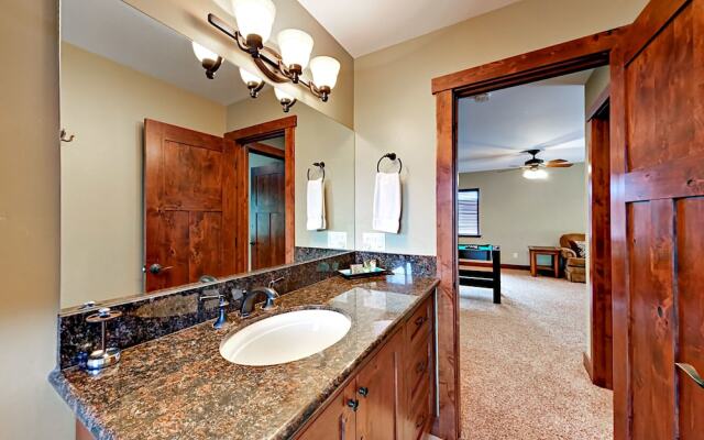 High End Executive Tahoe Home by RedAwning