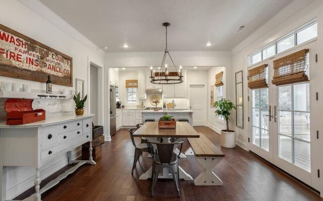 The SoFay Farmhouse - 1 Mile From U of A - Luxury Amenities