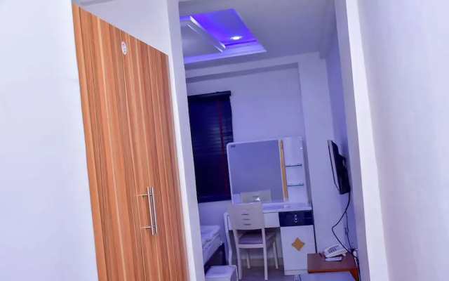 Thrivemax Hotel and Suites