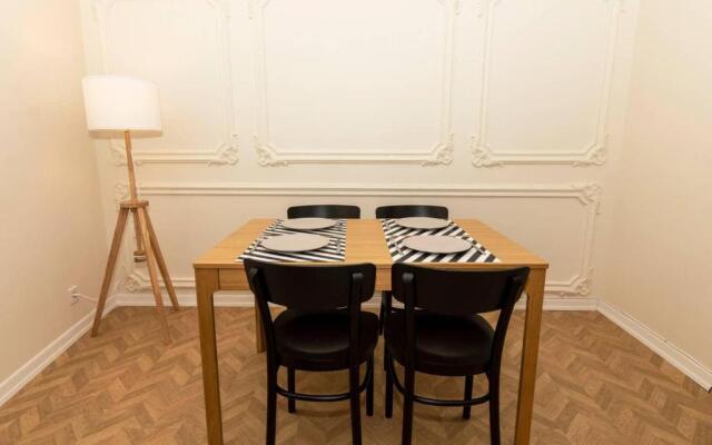 Yakamoz 2 BR Stylish House with garden in Kadikoy