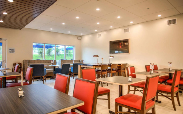 Holiday Inn Express & Suites Lancaster East - Strasburg by IHG