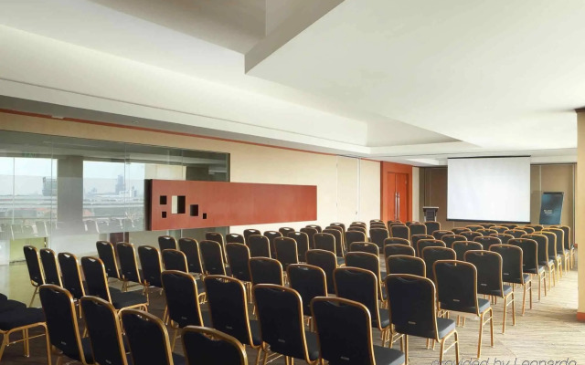 Novotel Surabaya - Hotel & Suites