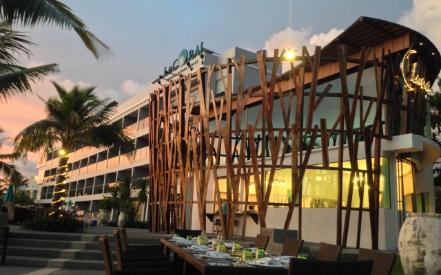 Le Coral Beach Resort and Cafe