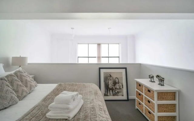 Loft Style Apartment in the Heart of Surry Hills
