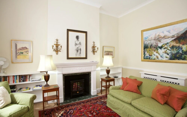 A Place Like Home - Two Bedroom Apartment in Knightsbridge