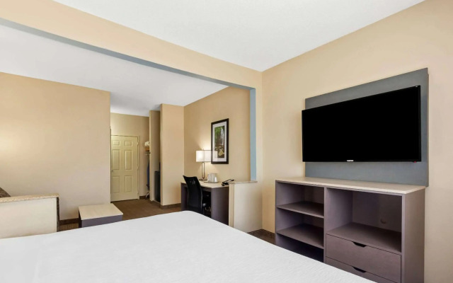 Quality Inn and Suites Springfield Southwest near I-72