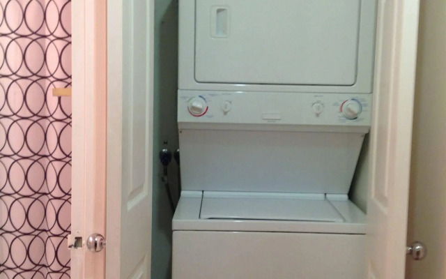 Oxford Furnished Apartments, Mississauga