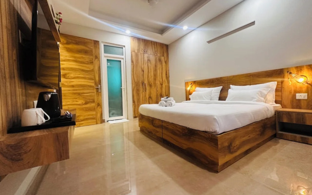 The Lodgers Luxury1BHK Service Apartment