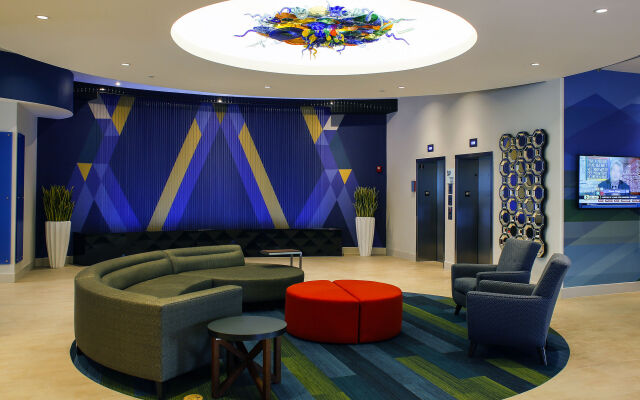 Holiday Inn Express & Suites Louisville Downtown by IHG