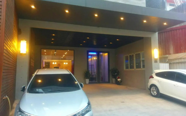 Travel Light Hotel