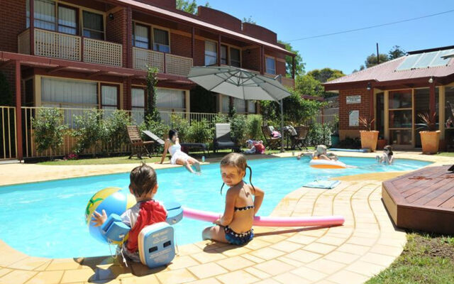 National Hotel Complex and Bendigo Central Apartments