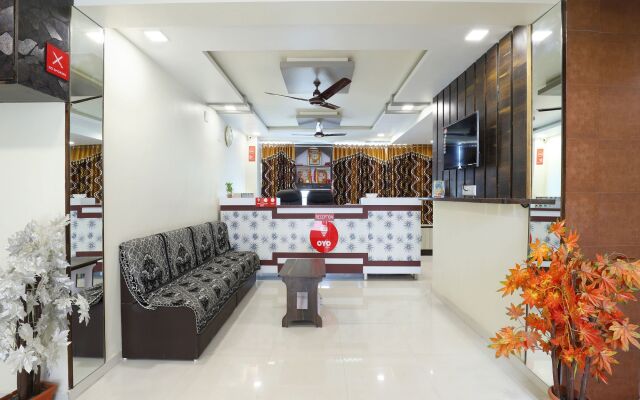 OYO 9805 Hotel Apollo