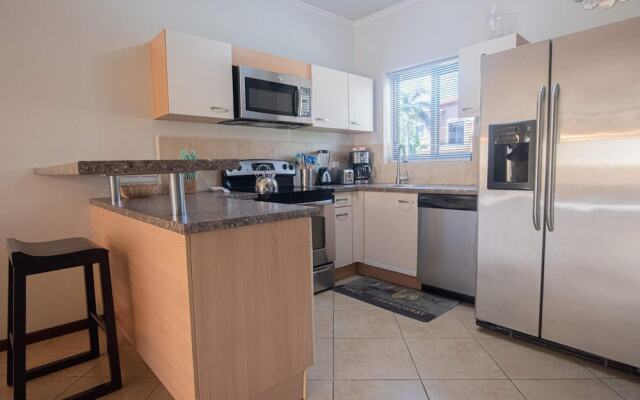 2BR 3BA GYM Pools 24 7 Security Restaurant