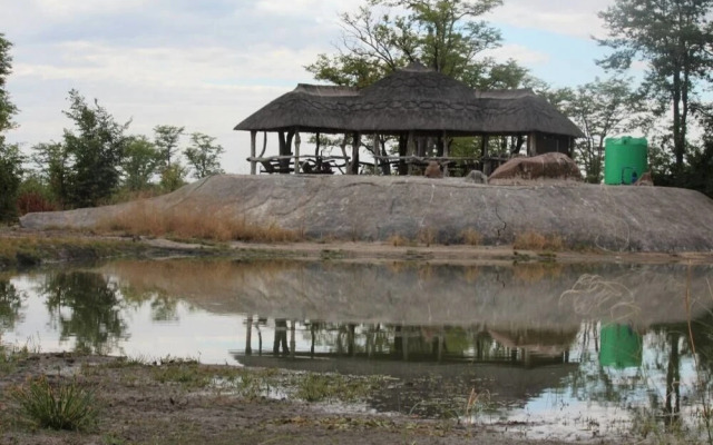 Dzibanana Lodge & Camping