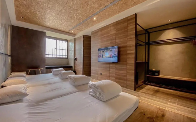 Oinn Hotel & Hostel Tainan