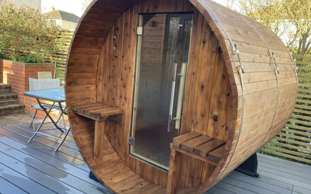 Contemporary Guest House With Outside Barrel Sauna