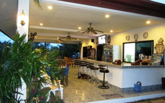 Smile House & Pool