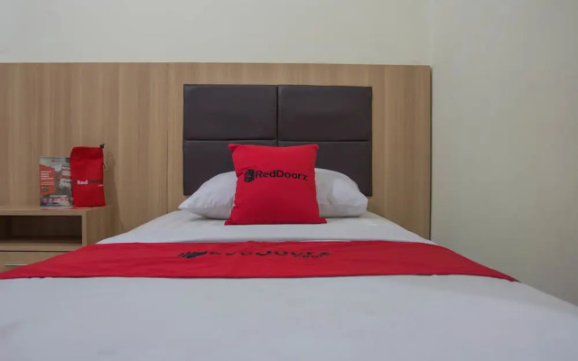 RedDoorz Plus near Trans Studio Mall 4