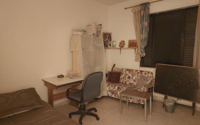 A central 1 bedroom in Jabal AlWeibdeh