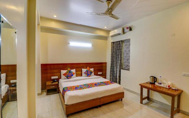 OYO 10200 Hotel The Aroma Residency