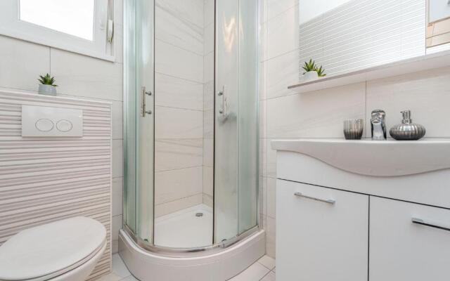 Star 5 modern & centrally ap for 4