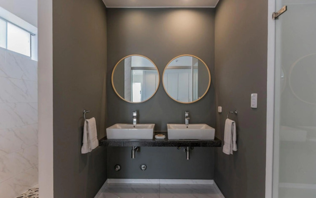 Monochromatic 2BR in Miraflores